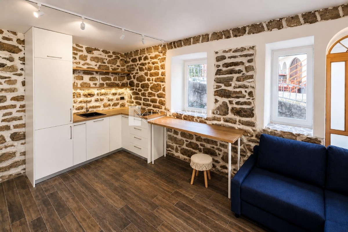 Jednosoban stan sa dvorištem i pogledom na more – Srbina, Herceg Novi | 45 m² + terasa + parking